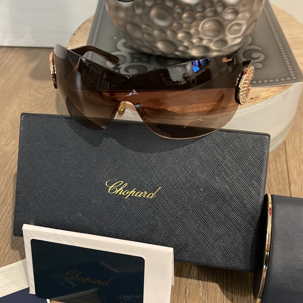 Chopard  Elegant sunglasses. Used in very Good condition.